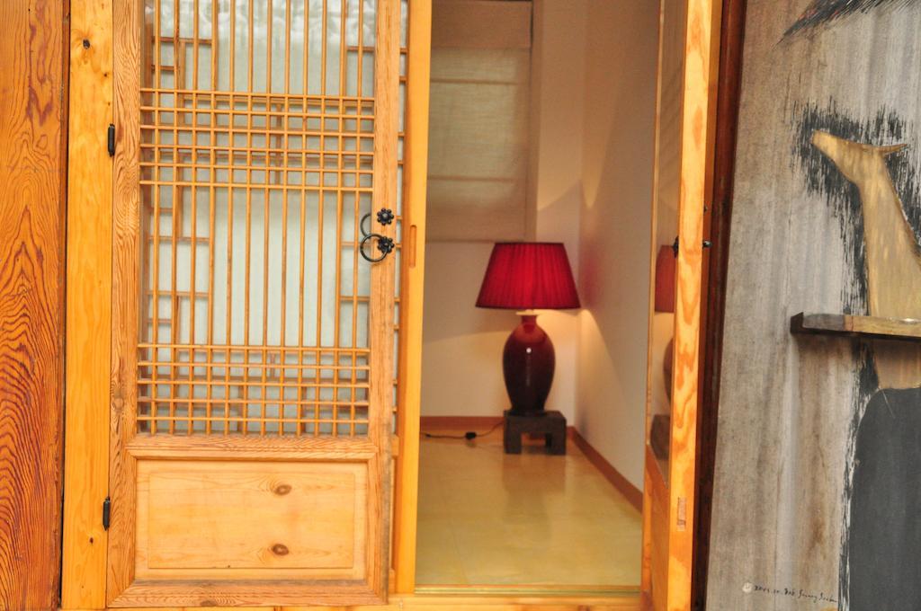 Hueahn Hanok Guesthouse Seoul Rum bild