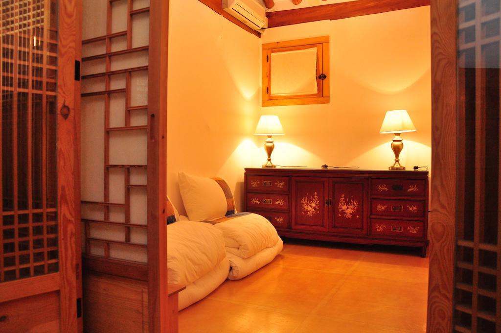 Hueahn Hanok Guesthouse Seoul Rum bild