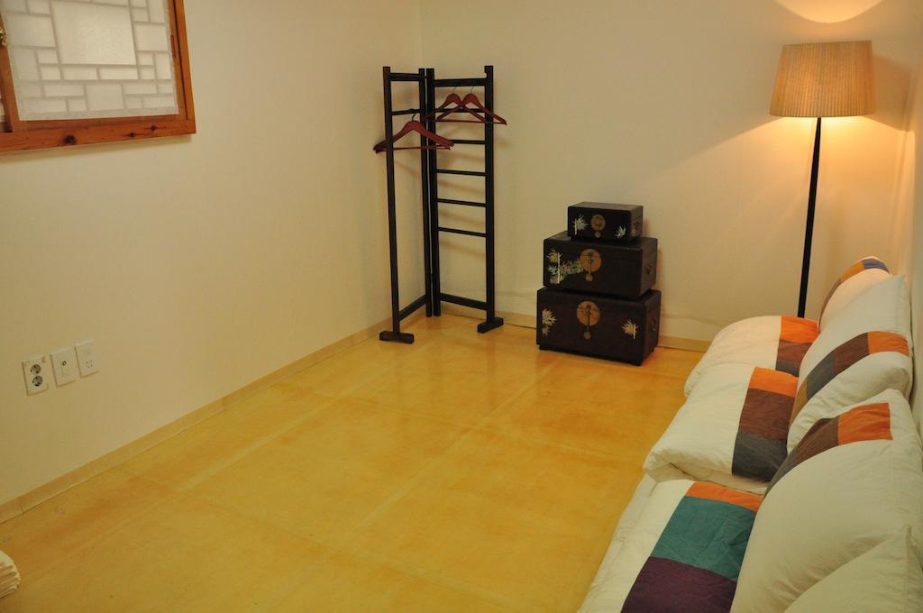 Hueahn Hanok Guesthouse Seoul Rum bild
